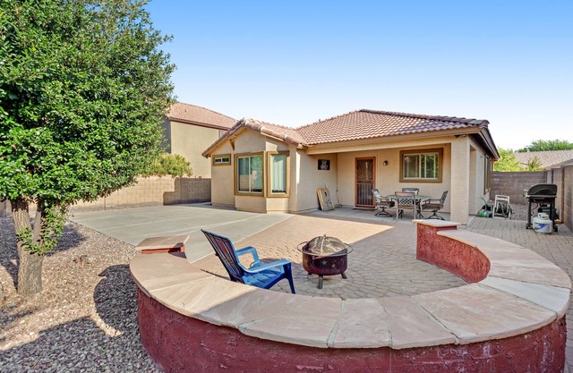 Desert oasis with an enclosed yard, firepit, washer/dryer, and central AC