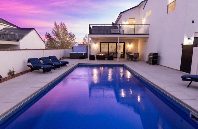 Desert Pearl at Elim Valley Resort 4299 Private Pool, Hot Tub, Spacious Living room, and More