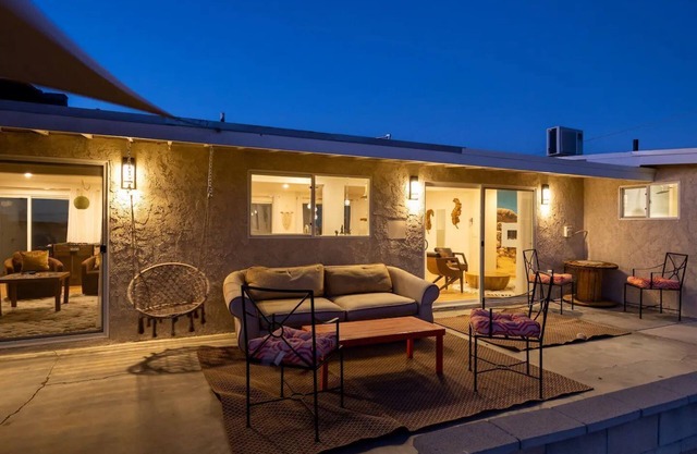 Desert Oasis with Hot Tub in Twentynine Palms