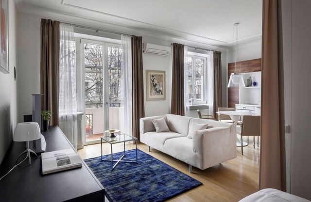 Design Central Studio Apartment with Balcony
