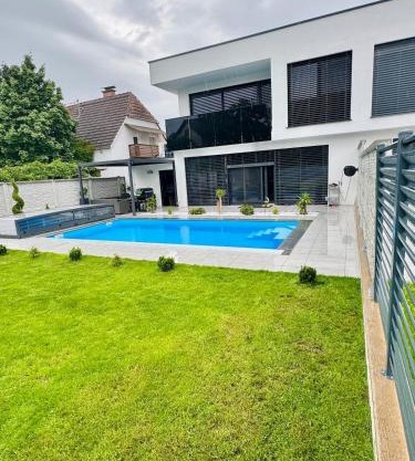 Design-Villa mit privatem Pool, Whirlpool & stimmungsvoller Beleuchtung
