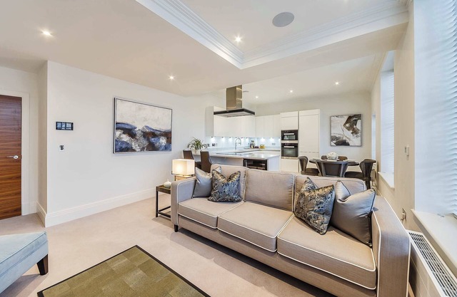 2 Bed Apartment 1st floor- Near Charing Cross Hospital