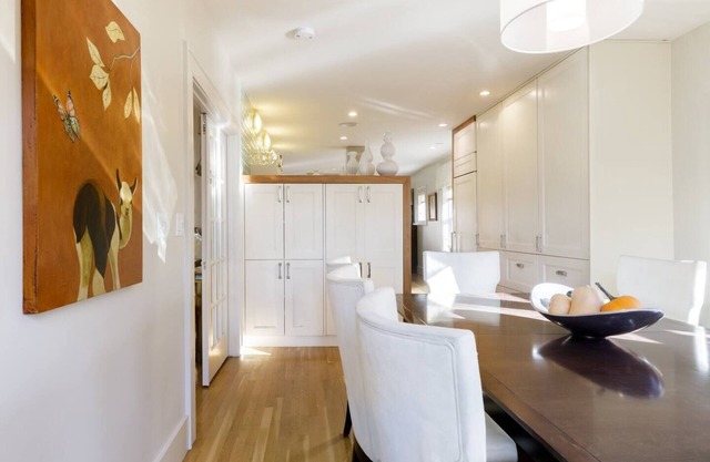 Enjoy Denver Culture in Stylish Uptown Bungalow. Airbnb Super Host