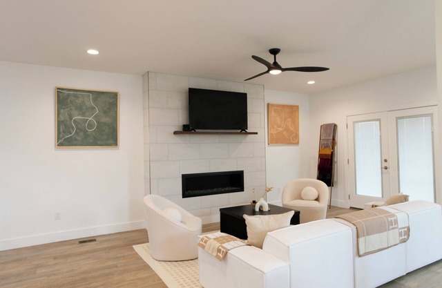 Designer Home 5 beds 4BR Jetted Tub 10 mins Chattanooga DT Perfect for families!
