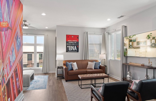 Designer inspired Nashville Nations! Sleeps 6! Min to Broadway!