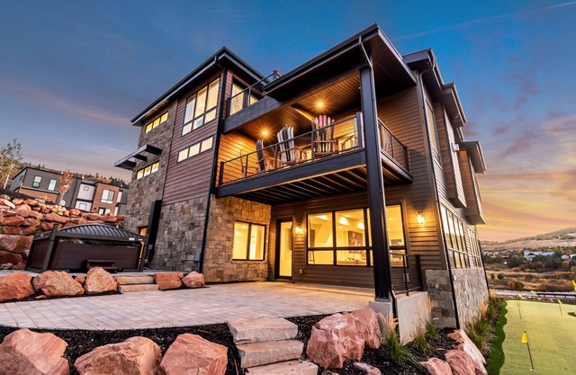 Designer Park City Mountain Home - Woodward Slopes - Hot Tub - Putting Green
