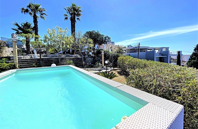 Maison vue mer avec piscine proche de la plage