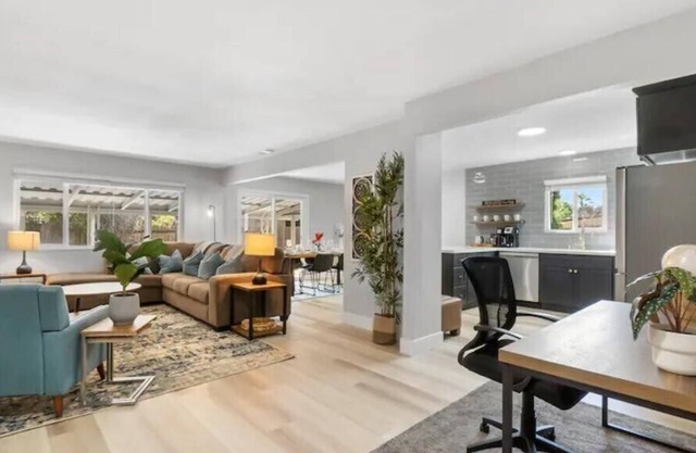 NEW! 🤩 Designer Remodel 🏠 4B2B 😴 King Beds 🍿65" TV