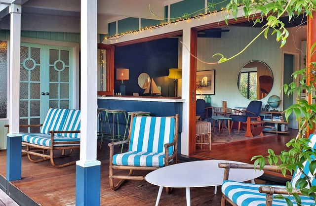 Designer Retro Beach Shack au bord du lac