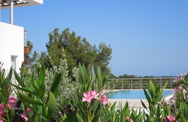 Designer Villa dans un quartier calme près de la mer, près de golf. Nouveau: WiFi gratuit !!