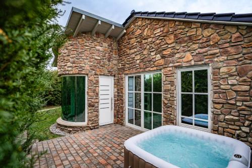 Designhaus - WHIRLPOOL - TERRASSE - GARAGE - 10 PERSONEN - AUFZUG - KÜCHE - FAMILIENFREUNDLICH - WIFI - NETFLIX