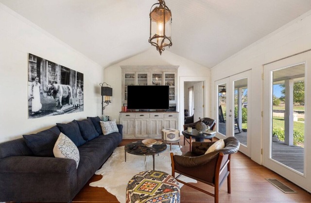 Designory Round Top home, scenic views & pond!