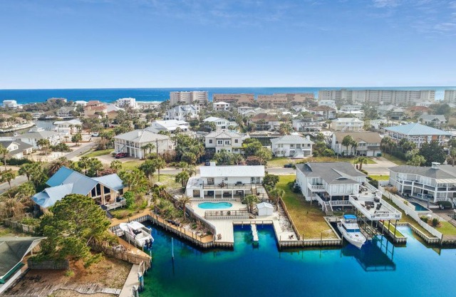 Destin Beach House - Happy Harbor House by Panhandle Getaways