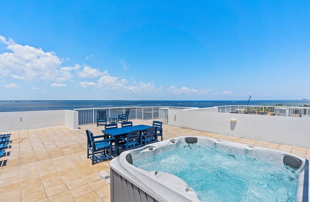Destin West - Osprey PH02 ~ Rooftop Terrace w/ Private Hot Tub & Grill