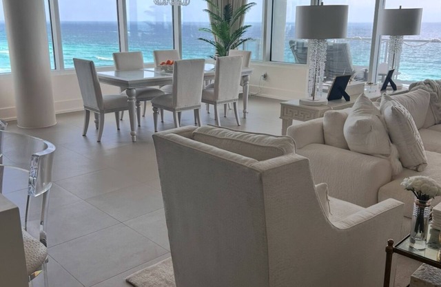 Destin’s Newest Highrise! Luxurious Rooftop Pool, Rooftop Gym