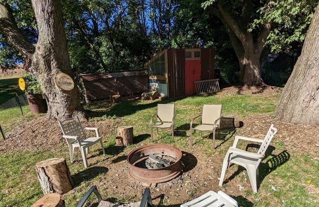 Farmhouse in the country, enjoy nature and farm animals.