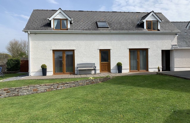 Annexe indépendante dans un joli village proche des jardins botaniques et de Carmarthen