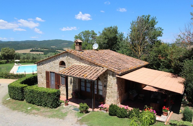 Appartement indépendant avec piscine dans une ferme