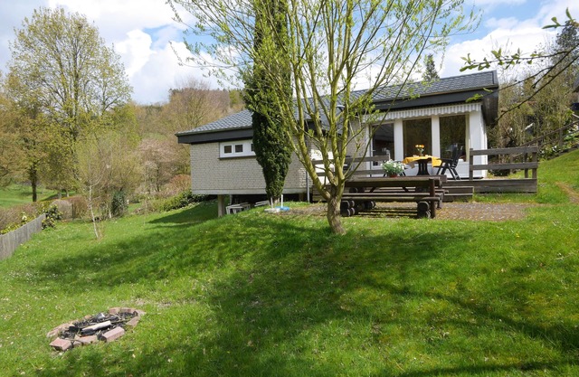 Bungalow indépendant - jardin de 540 m² - à seulement 60 mètres des rives du lac Hennese