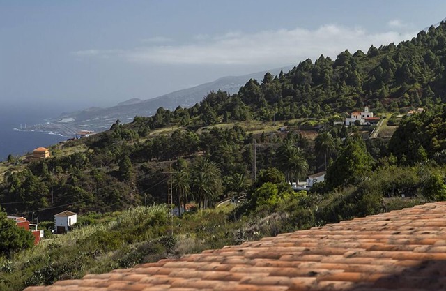 Maison indépendante avec deux terrasses et vue sur la mer et les montagnes