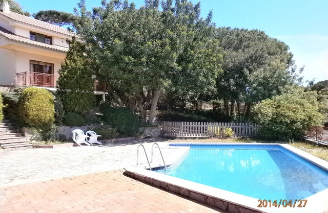 Maison familiale avec piscine privée, garage privé et vue sur la mer