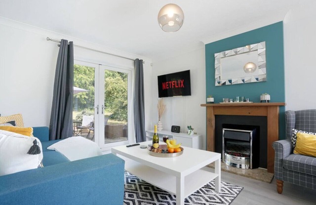 Detached House - Free Parking, Fast Wifi & SmartTV