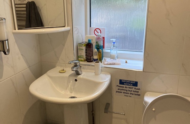Detached house in private road , 5minutes M25