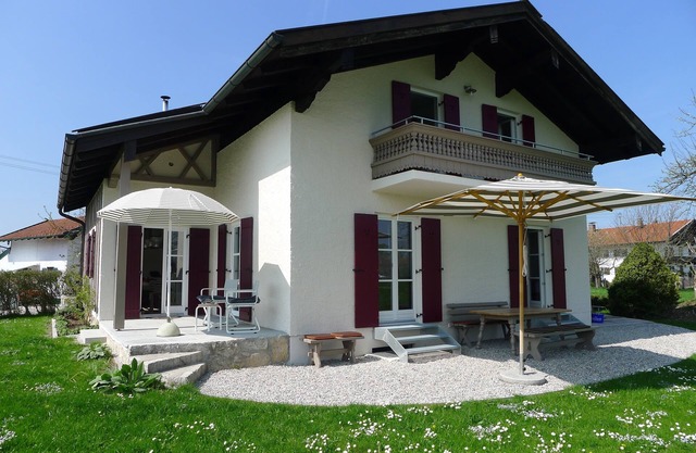Maison individuelle avec jardin dans un endroit calme - à quelques minutes du lac