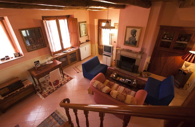 maison individuelle avec jardin, cuisine, buanderie, salle de bain avec jacuzzi