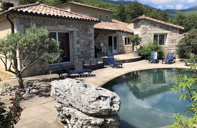 Maison individuelle avec piscine privative à Gravieres (3km de Les Vans)