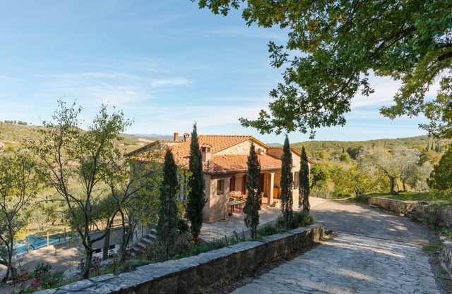 Villa indépendante avec piscine et four à pizza pour groupes jusqu'à 14 personnes.