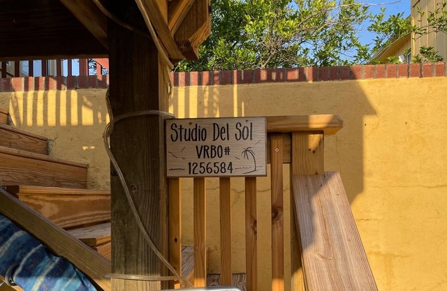 Studio sur Pcola Beach à 2 minutes à pied du golfe.