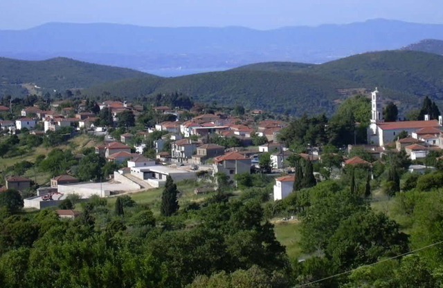 Maison individuelle neuve avec une vue panoramique imprenable sur le village et la mer