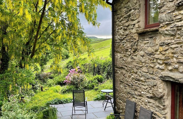 Grange individuelle, romantique et accueillante. Calme et avec de belles vues. Jardin. Wifi.