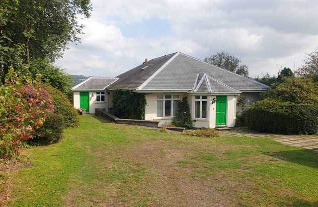 Bungalow rural indépendant, avec véranda, parking et jardin clos