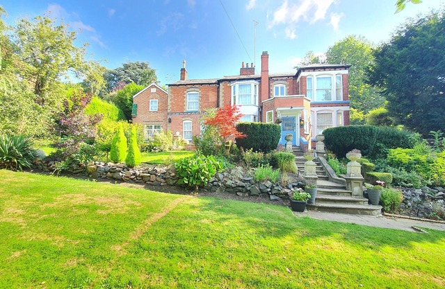 Maison de campagne indépendante d'époque unique située à Leicester
