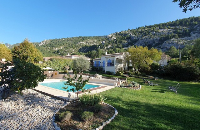 Villa indépendante, 1500m2 de jardin, vue pittoresque, piscine 10x5m