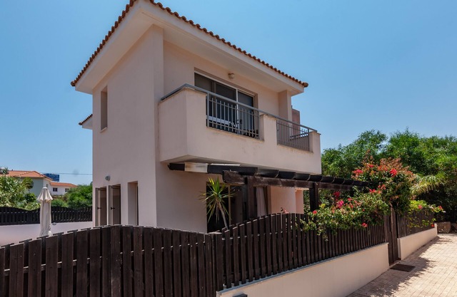 Villa individuelle, piscine privée, grand terrain d'angle, et WiFi !!