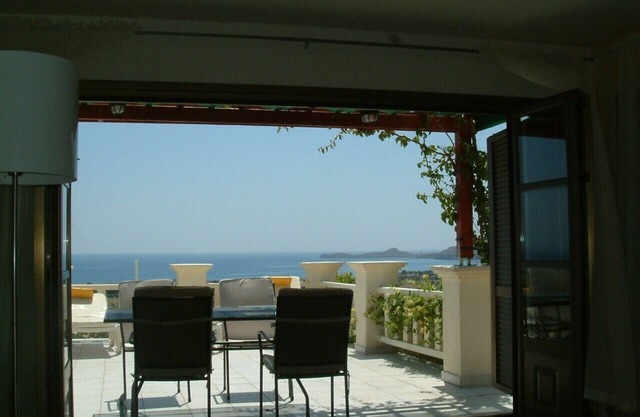 Detached villa , private pool and breathtaking sea view