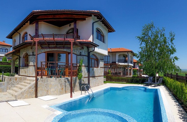 Villa individuelle avec piscine privée et vue sur la mer