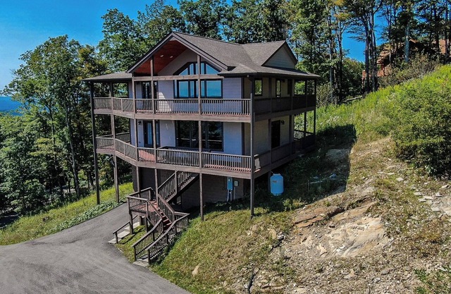 Limited-Time April Deals—Your Dream Getaway at Deuces Wild
