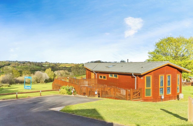 Devon Hills Paignton-6* Platinum Lodge-Hot Tub-Size 44 x 22-AC-Very Private