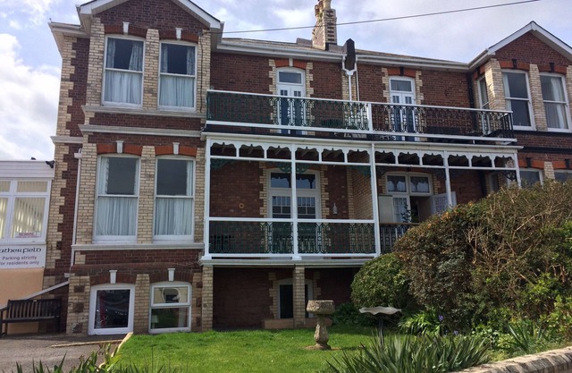 DEVON. PAIGNTON. APPARTEMENTS ATHERFIELD. LAWNSIDE.