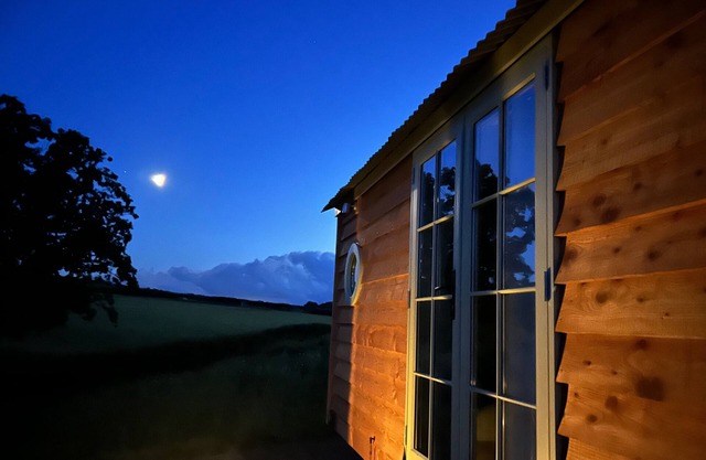North Devon Shepherds hut/fire-pit/retreat