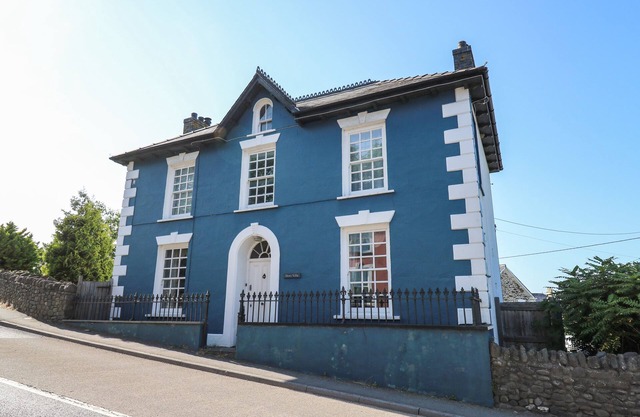 Dewi Villa, ABERAERON