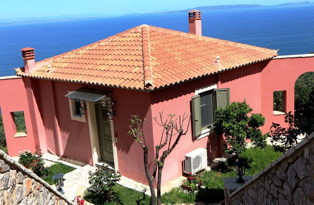 DIO GITES VILLA MALEAS 2 B / R AVEC JARDIN ET PISCINE