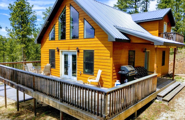 Diamond in the Pines: 3 hectares privés, grande terrasse, vue imprenable, récemment mis à jour!