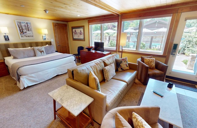 Diamond Studio with Poolside Location @ Manor Vail - Includes Breakfast