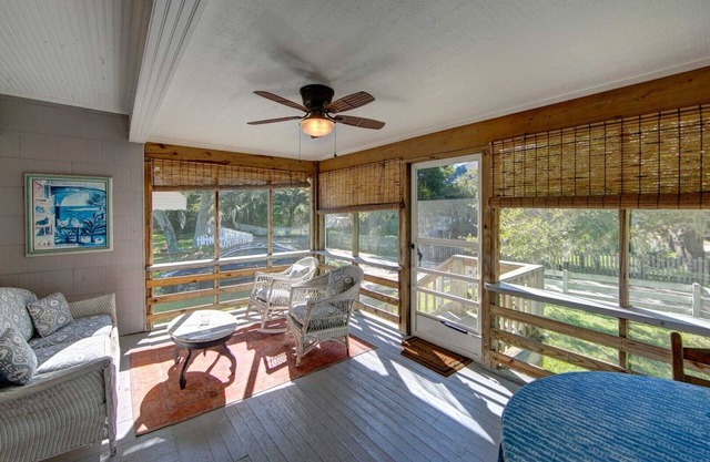 Dicie's House - Classic Ocracoke Cottage on Historic Howard Street