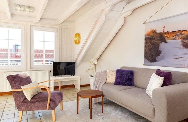 Die 2-zimmer Wohnung Liegt im Zweiten Obergeschoss Eines Mehrfamilienhauses auf der Südspitze Amrums